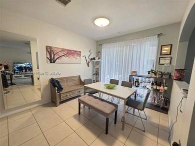 Spacious two-story single-family home offering 3 bedrooms, 2 - photo 4