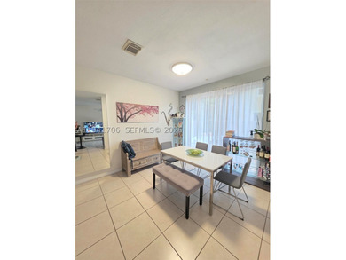 Spacious two-story single-family home offering 3 bedrooms, 2 - photo 6