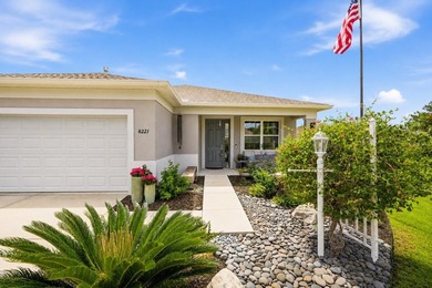 Welcome home to this immaculately maintained 2017-built - photo 2