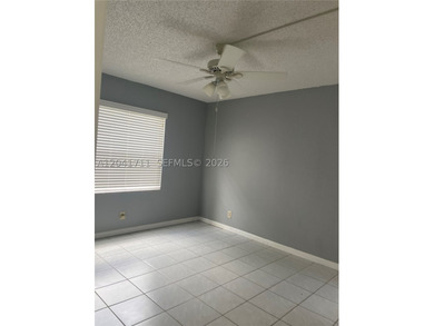 LOCATION!!! LOCATION!! BEAUTIFUL, CLEAN AND COZY 2/2 CONDO READY - photo 4
