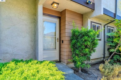 Charming (2) bedroom Condo within desirable area of San Leandro - photo 4