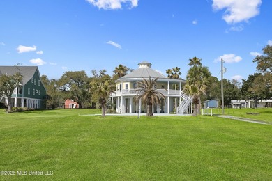 Gorgeous 3 bedroom, 3 bath beach front home beautifully built to - photo 4