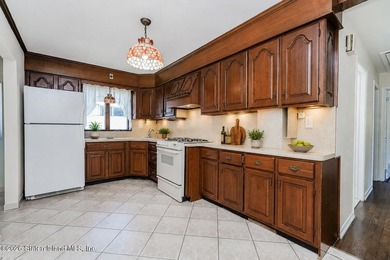 Exceptional Value in Lower Todt Hill! Welcome to this - photo 13