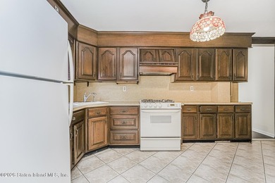 Exceptional Value in Lower Todt Hill! Welcome to this - photo 14