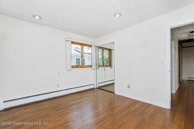 Exceptional Value in Lower Todt Hill! Welcome to this - photo 20