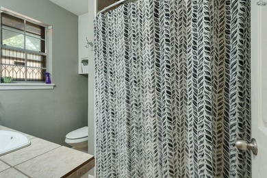 Fantastic 3 bedroom, 2 bath home offering over 1,800 square feet - photo 22