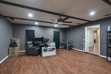 Fantastic 3 bedroom, 2 bath home offering over 1,800 square feet - photo 24