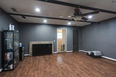 Fantastic 3 bedroom, 2 bath home offering over 1,800 square feet - photo 26