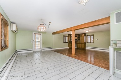 Exceptional Value in Lower Todt Hill! Welcome to this - photo 29