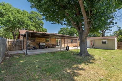 Fantastic 3 bedroom, 2 bath home offering over 1,800 square feet - photo 29
