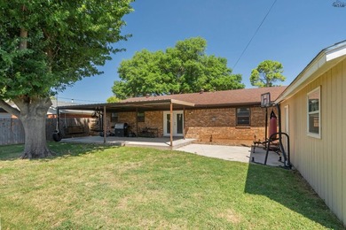 Fantastic 3 bedroom, 2 bath home offering over 1,800 square feet - photo 30