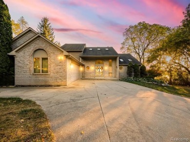 (private lake, pond, creek) Home Active Under Con in Independence Michigan