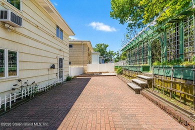 Exceptional Value in Lower Todt Hill! Welcome to this - photo 39