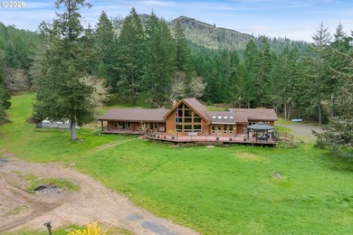 Stunning custom cedar home on 5 level acres offering the perfect - photo 2