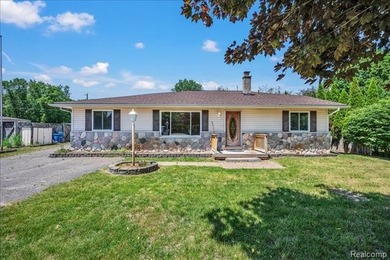 Welcome home! This beautifully maintained, move-in-ready - photo 2