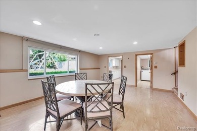 Welcome home! This beautifully maintained, move-in-ready - photo 4