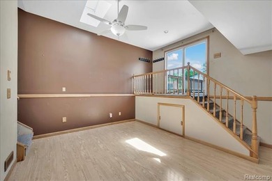 Welcome home! This beautifully maintained, move-in-ready - photo 7