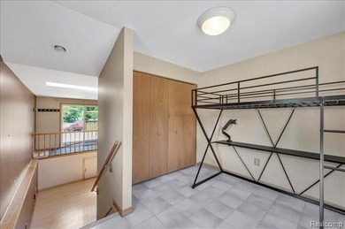 Welcome home! This beautifully maintained, move-in-ready - photo 8