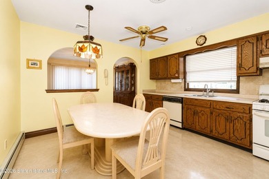 Welcome to 14 Martin Avenue! This spacious detached two-family - photo 22