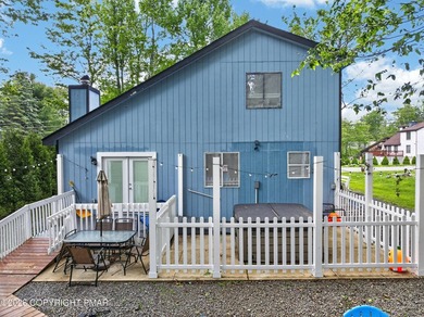 Discover an idyllic retreat at 3335 Woodland Drive in Tobyhanna - photo 4