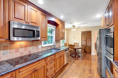 Welcome to this beautifully maintained cedar and brick-sided - photo 16
