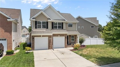 Welcome home to this spacious and beautifully maintained - photo 1
