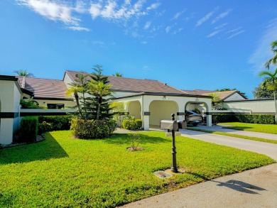 Lake Home For Sale in Boynton Beach, Florida