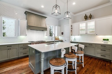 This exceptional home is ideally situated on an interior corner - photo 10