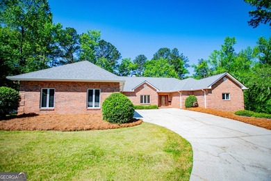 Welcome to this beautifully maintained four-sided brick ranch - photo 2