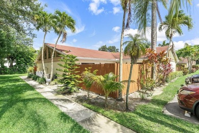 Spacious 3-bedroom, 2-bath villa featuring soaring vaulted - photo 2