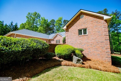 Welcome to this beautifully maintained four-sided brick ranch - photo 5