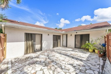 Spacious 3-bedroom, 2-bath villa featuring soaring vaulted - photo 9