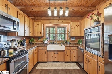 Unique ranch-style family home with 4 bedrooms, 2 full bathrooms - photo 12