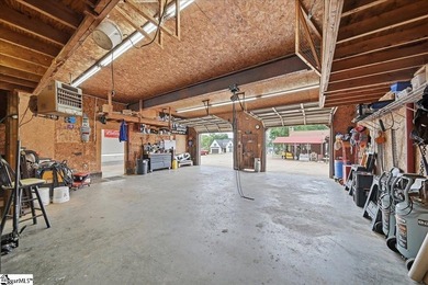 Unique ranch-style family home with 4 bedrooms, 2 full bathrooms - photo 31