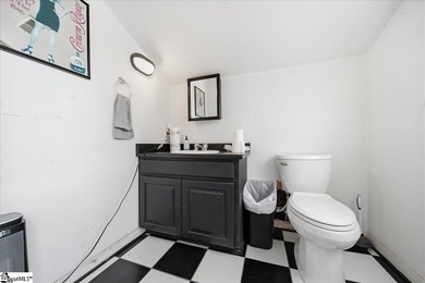 Unique ranch-style family home with 4 bedrooms, 2 full bathrooms - photo 38