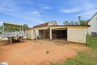 Unique ranch-style family home with 4 bedrooms, 2 full bathrooms - photo 39