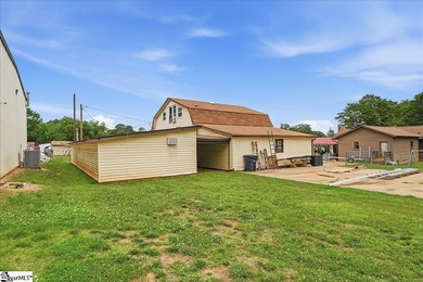 Unique ranch-style family home with 4 bedrooms, 2 full bathrooms - photo 40