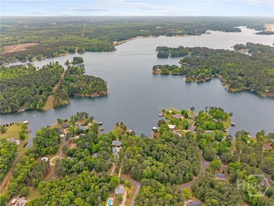 Welcome to Sunset Cove, a stunning 3 bedroom, 3 bath lakefront - photo 50