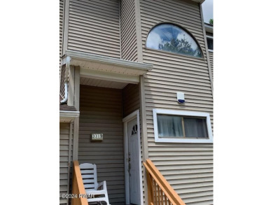 Mill Pond Townhome/Townhouse For Sale in Bushkill Pennsylvania