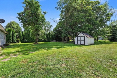 Welcome home to this cozy home in Lake Lorelei! Come enjoy all - photo 15