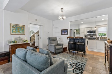 GRACIOUS, CHARMING & ALL DONE! Wonderful Huntington Village - photo 15