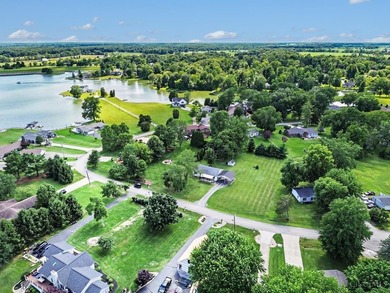 Welcome home to this cozy home in Lake Lorelei! Come enjoy all - photo 17