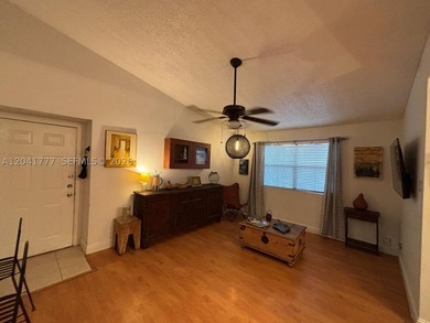 Centrally located in the heart of Kendall with short distance to - photo 3