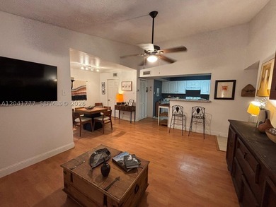 Centrally located in the heart of Kendall with short distance to - photo 4