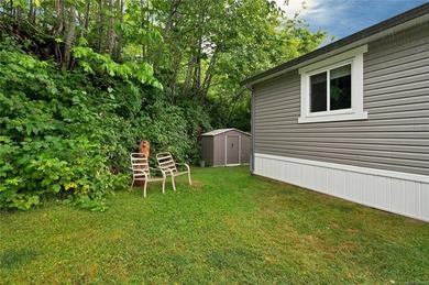 Backing onto greenspace, this bright, 2 bedroom, 2 bathroom - photo 3