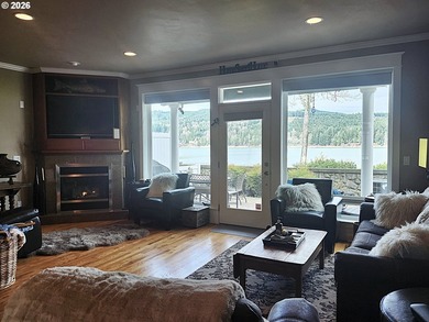 Rare opportunity! Stunning lakefront townhome in a secure gated - photo 5