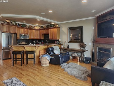Rare opportunity! Stunning lakefront townhome in a secure gated - photo 6
