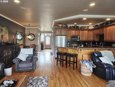 Rare opportunity! Stunning lakefront townhome in a secure gated - photo 7