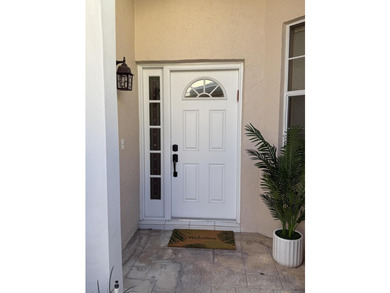 Experience the pinnacle of luxury in this stunning 3 bedroom, 2 - photo 4