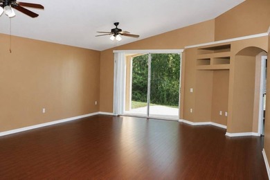 Welcome to this beautifully maintained 4-bedroom, 2-bathroom - photo 9